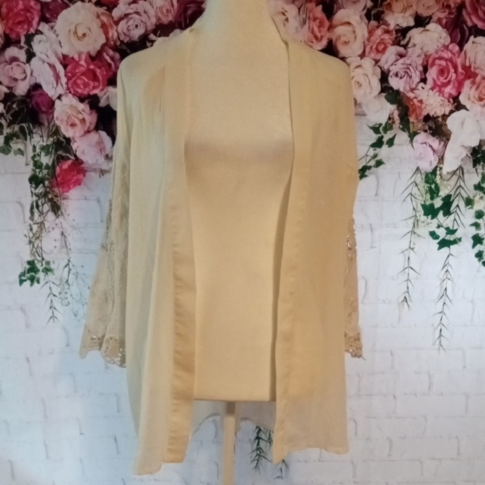 Elegant Cream Lace Kimono